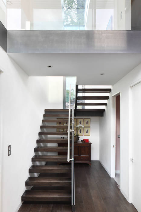 E2 PAVILION ECO HOUSE, BLACKHEATH E2 Architecture + Interiors Modern corridor, hallway & stairs