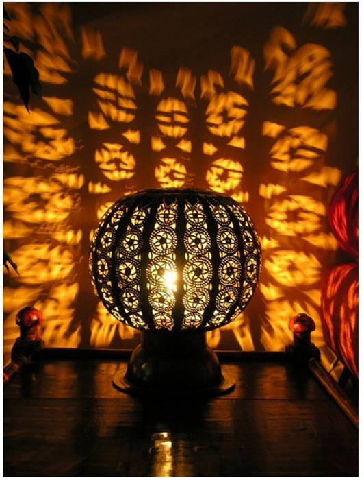 Moroccan pierced metal table lamp, Maroque Maroque غرفة المعيشة إضاءة