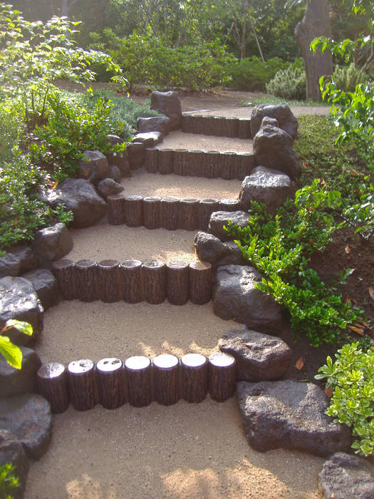 自然石を使った階段 新美園 オリジナルな 庭 Homify