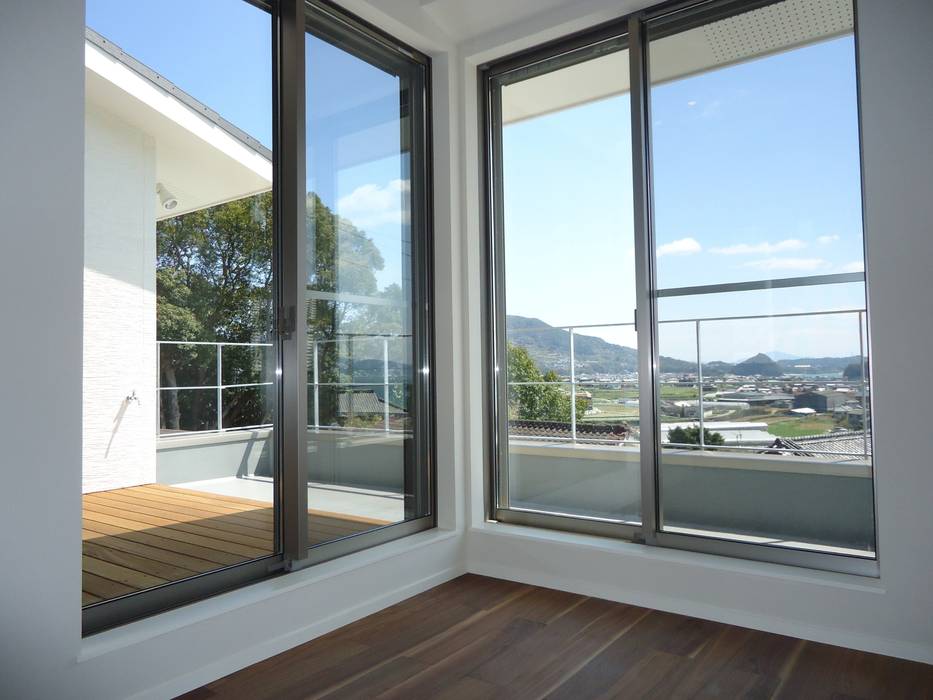 海の見える家, 鶴巻デザイン室 鶴巻デザイン室 Modern balcony, veranda & terrace