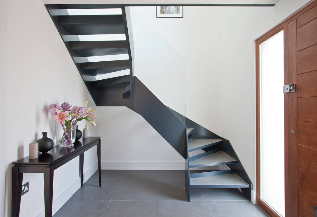 House in Hamble-le-Rice II, LA Hally Architect LA Hally Architect Modern corridor, hallway & stairs