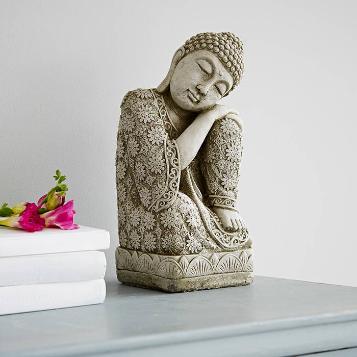 Stone Buddha Statue rigby & mac Jardines de estilo ecléctico Accesorios y decoración