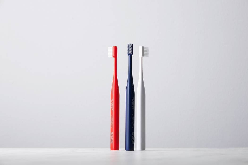 ​“THE TOOTHBRUSH BY MISOKA”, the standing toothbrush, PRODUCT DESIGN CENTER PRODUCT DESIGN CENTER Baños de estilo industrial Lavabos