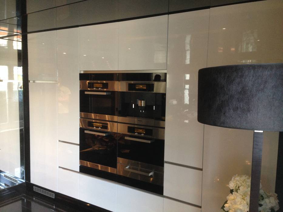 Kitchen respray ProSpray London Ltd Kitchen Cabinets & shelves
