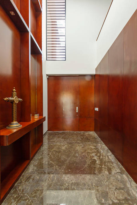 Casa Manantiales, Enrique Cabrera Arquitecto Enrique Cabrera Arquitecto Modern corridor, hallway & stairs