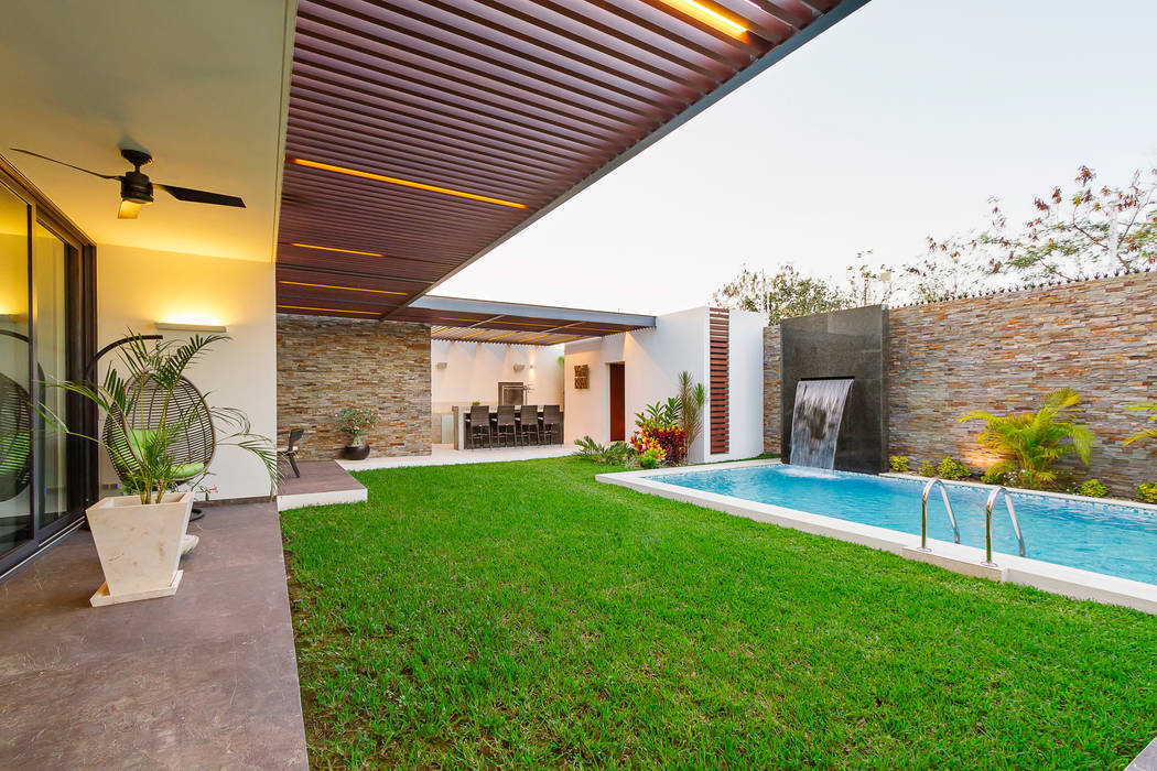 Casa Manantiales, Enrique Cabrera Arquitecto Enrique Cabrera Arquitecto Modern balcony, veranda & terrace