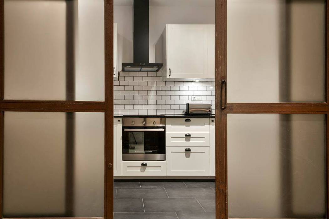 APARTAMENTO EIXAMPLE DE BARCELONA, Time2dsign Time2dsign Modern style kitchen