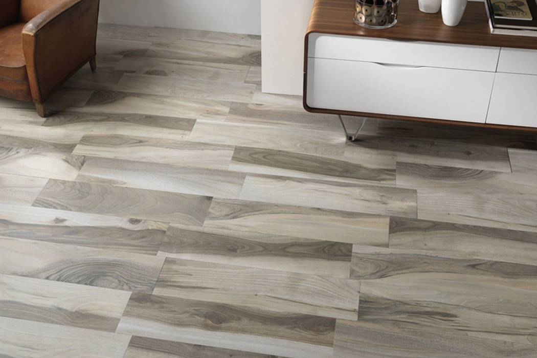 Wood effect floor tiles Acadia Grigio 22,5x90 homify Tường & sàn phong cách mộc mạc Tiles