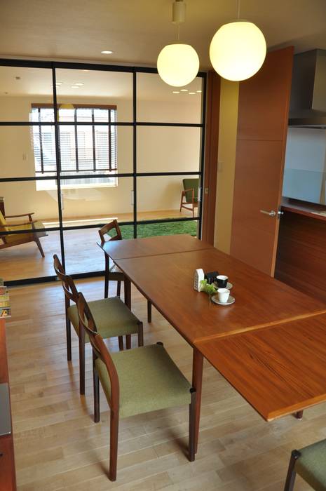 日並郷の家, 株式会社アトリエカレラ 株式会社アトリエカレラ Modern dining room