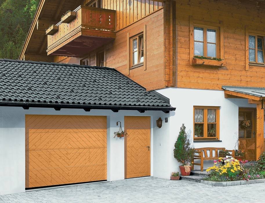 Garage Doors in Timber The Garage Door Centre Limited Garasi Gaya Skandinavia Garages & sheds