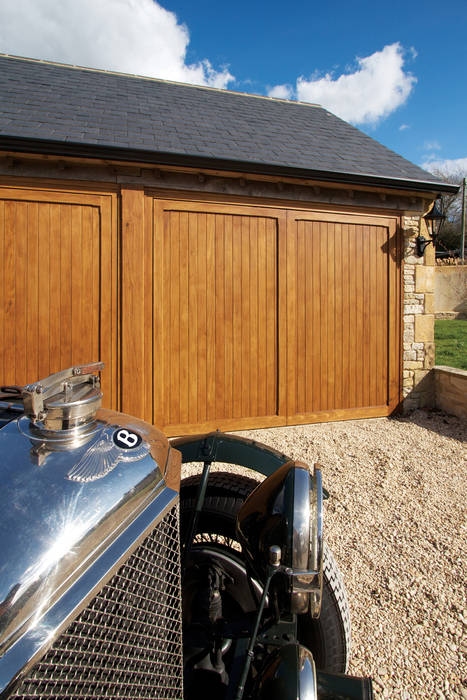 Garage Door made from Timber The Garage Door Centre Limited โรงรถและหลังคากันแดด โรงรถและหลังคากันแดด