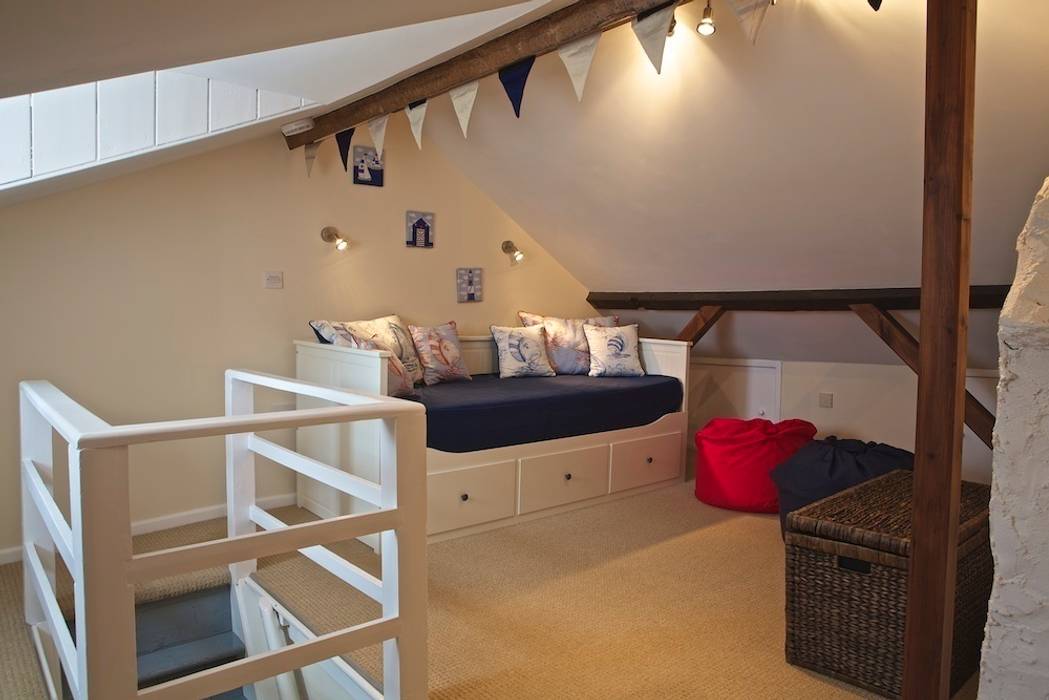 Salcombe Holiday Cottage, Dupere Interior Design Dupere Interior Design Eclectic style nursery/kids room