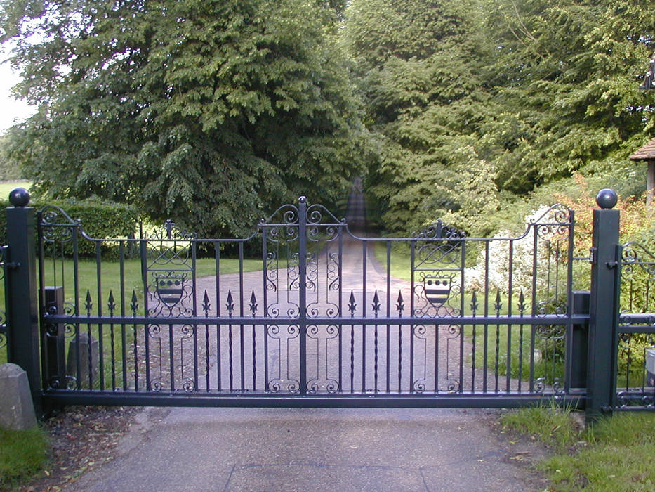 Automatic steel gates AGD Systems Jardins ecléticos