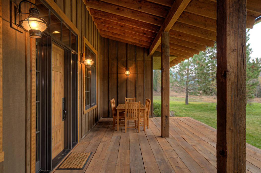 Lucky 4 Ranch, Uptic Studios Uptic Studios Rustic style house