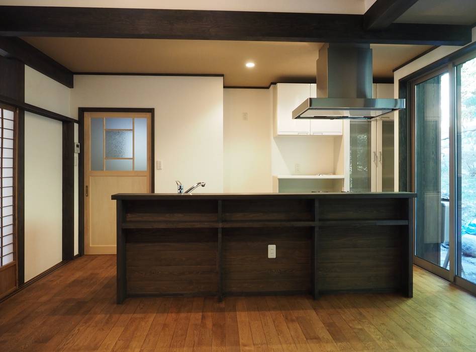 キッチン: 土公建築・環境設計室 DOKO Archtecture ＆ Environmental Designｓが手掛けたクラシックです。,クラシック