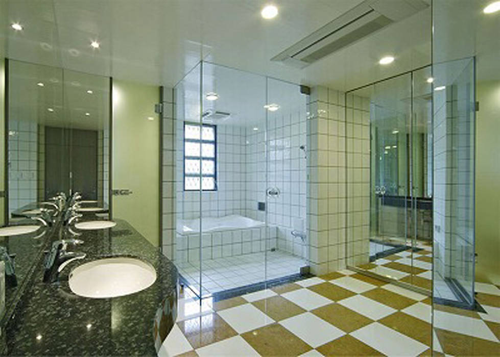 Y House, 株式会社 間瀬己代治設計事務所 株式会社 間瀬己代治設計事務所 Modern style bathrooms