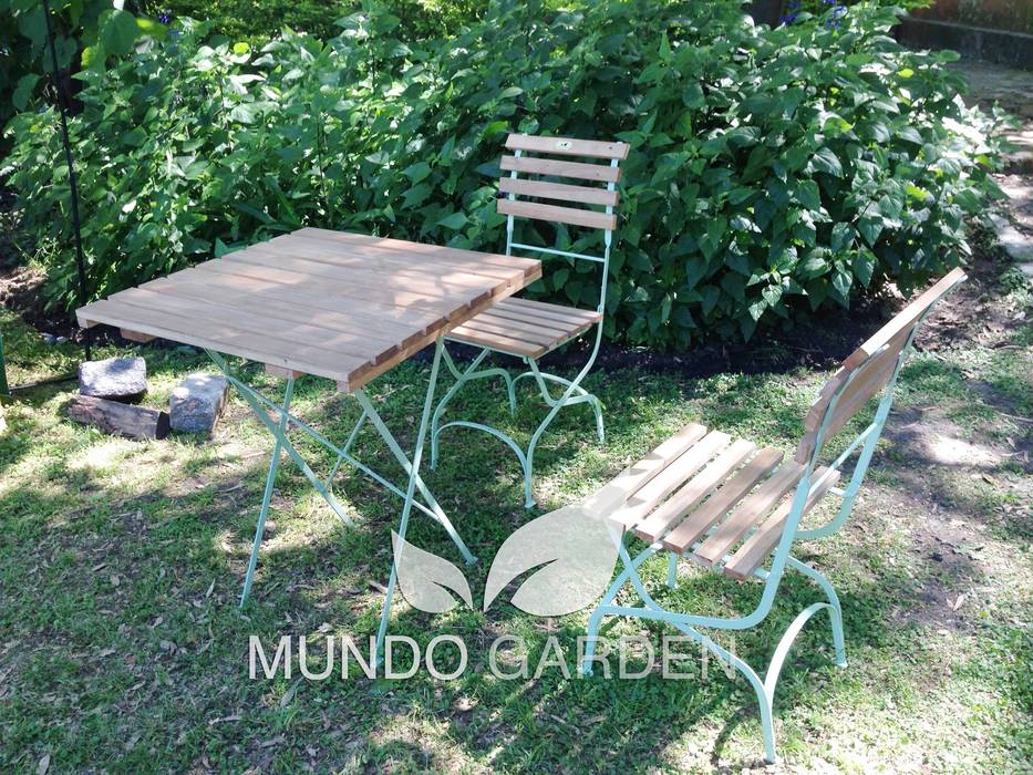 juego de mesas y sillas bistro Mundo Garden Jardines modernos: Ideas, imágenes y decoración Madera Acabado en madera Muebles