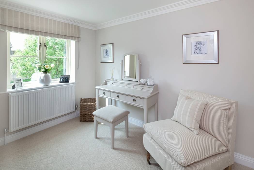 Cotswold Cottage Emma & Eve Interior Design Ltd Country style dressing room
