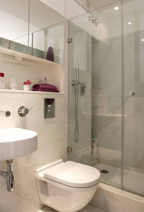 REFORMA DE APARTAMENTO EN CASCO HISTÓRICO, OURENSE, RDLC RDLC Baños de estilo moderno Arreglo de tubería,Hundir,Cuarto de baño,Puerta de la ducha,Ducha,Accesorio,Alcachofa de la ducha,Asiento del baño,Edificio,Púrpura