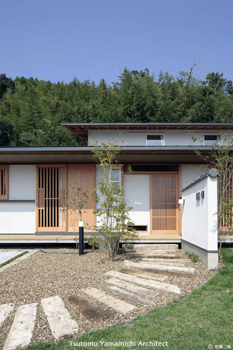 紡ぐ家 ～3世代の住まい～, 山道勉建築 山道勉建築 Case in stile asiatico Legno Effetto legno