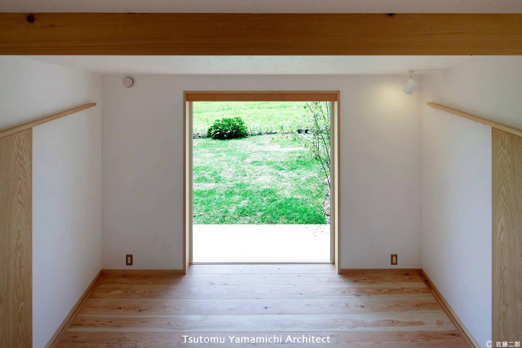 紡ぐ家 ～3世代の住まい～, 山道勉建築 山道勉建築 Asian style window and door Wood Wood effect