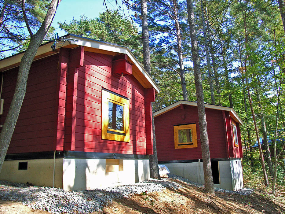 Bird House Lodge in Woods, Japan, Cottage Style / コテージスタイル Cottage Style / コテージスタイル Гараж/сарай Дерево Дерев'яні