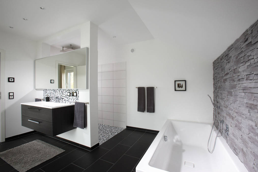 homify Modern bathroom