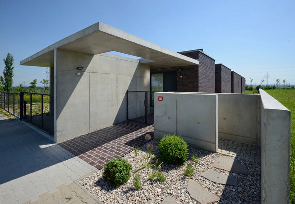 FAMILY HOUSE IN OŘECH,CZECH REPUBLIC, MARKÉTA CAJTHAMLOVÁ, ARCHITEKTONICKÁ PROJEKČNÍ KANCELÁŘ MARKÉTA CAJTHAMLOVÁ, ARCHITEKTONICKÁ PROJEKČNÍ KANCELÁŘ Minimalistische huizen