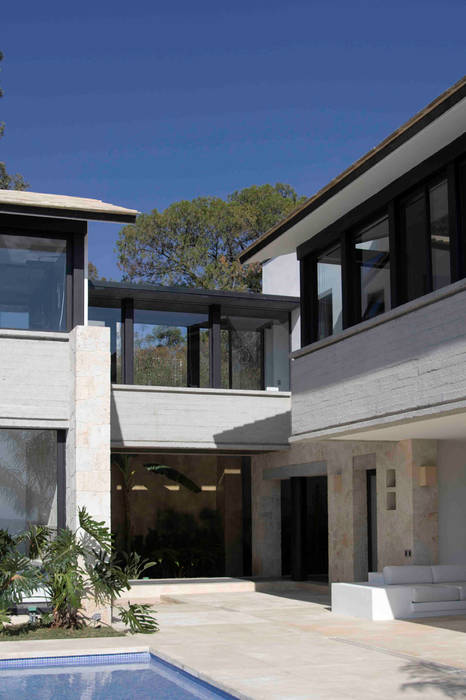 Casa Ixtapan de la Sal - Boué Arquitectos Boué Arquitectos Balcones y terrazas modernos: Ideas, imágenes y decoración