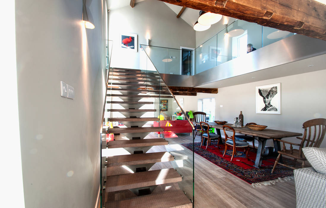 BIRCHENCLIFFE FARM E2 Architecture + Interiors Modern corridor, hallway & stairs