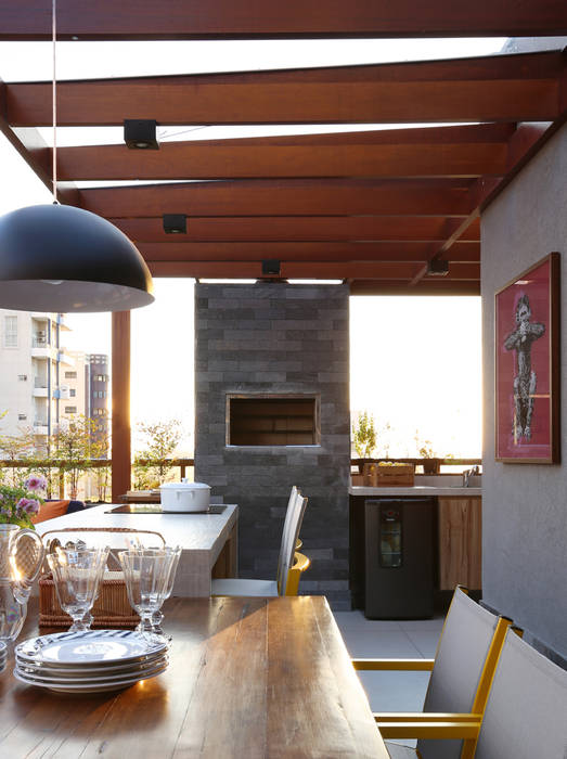 Cobertura - Pinheiros, MANDRIL ARQUITETURA E INTERIORES MANDRIL ARQUITETURA E INTERIORES Modern balcony, veranda & terrace