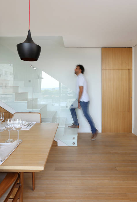 Cobertura - Pinheiros, MANDRIL ARQUITETURA E INTERIORES MANDRIL ARQUITETURA E INTERIORES Modern Corridor, Hallway and Staircase