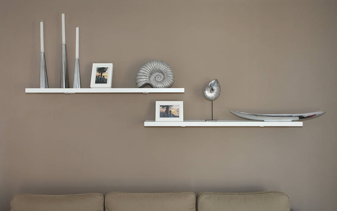 homify Living room Shelves