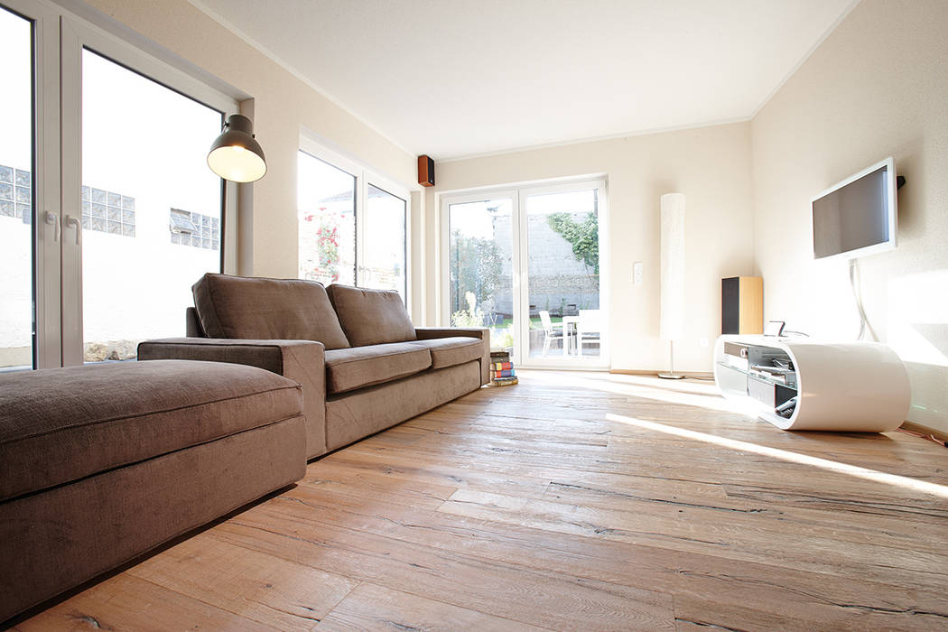 homify Minimalist living room