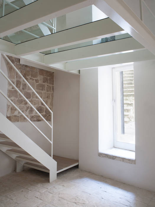 CASA TORRE, 3C+M architettura 3C+M architettura Minimalist corridor, hallway & stairs