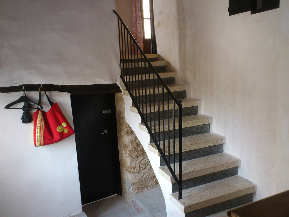 La casa de Karen, FGMarquitecto FGMarquitecto Rustic style corridor, hallway & stairs
