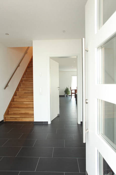 homify Modern Corridor, Hallway and Staircase