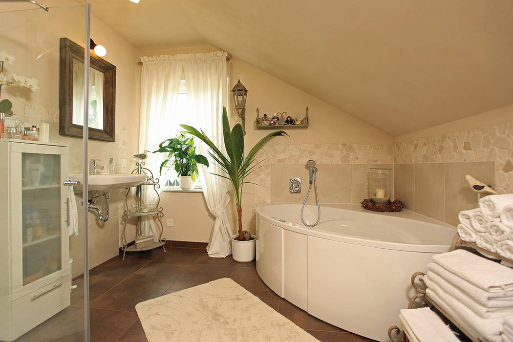 homify Country style bathroom