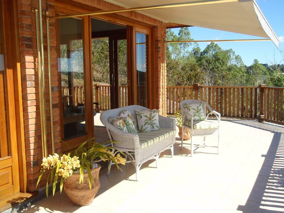 Campos do Jordão, Liliana Zenaro Interiores Liliana Zenaro Interiores Balcone, Veranda & Terrazza in stile rustico