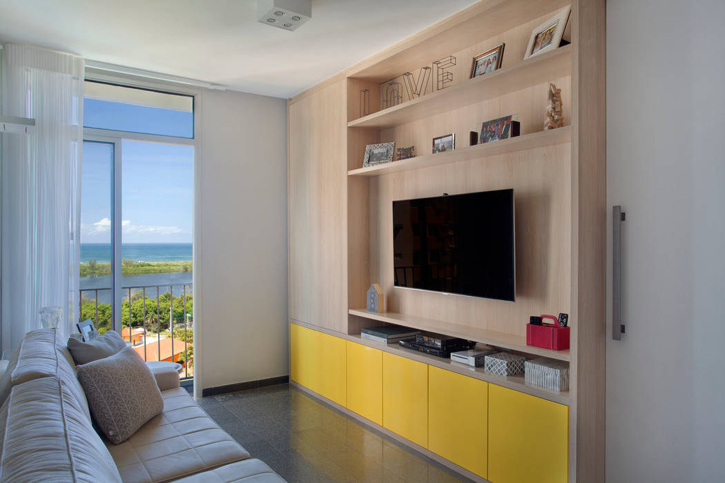 Apartamento Moderno, Carolina Mendonça Projetos de Arquitetura e Interiores LTDA Carolina Mendonça Projetos de Arquitetura e Interiores LTDA Salas de estilo moderno