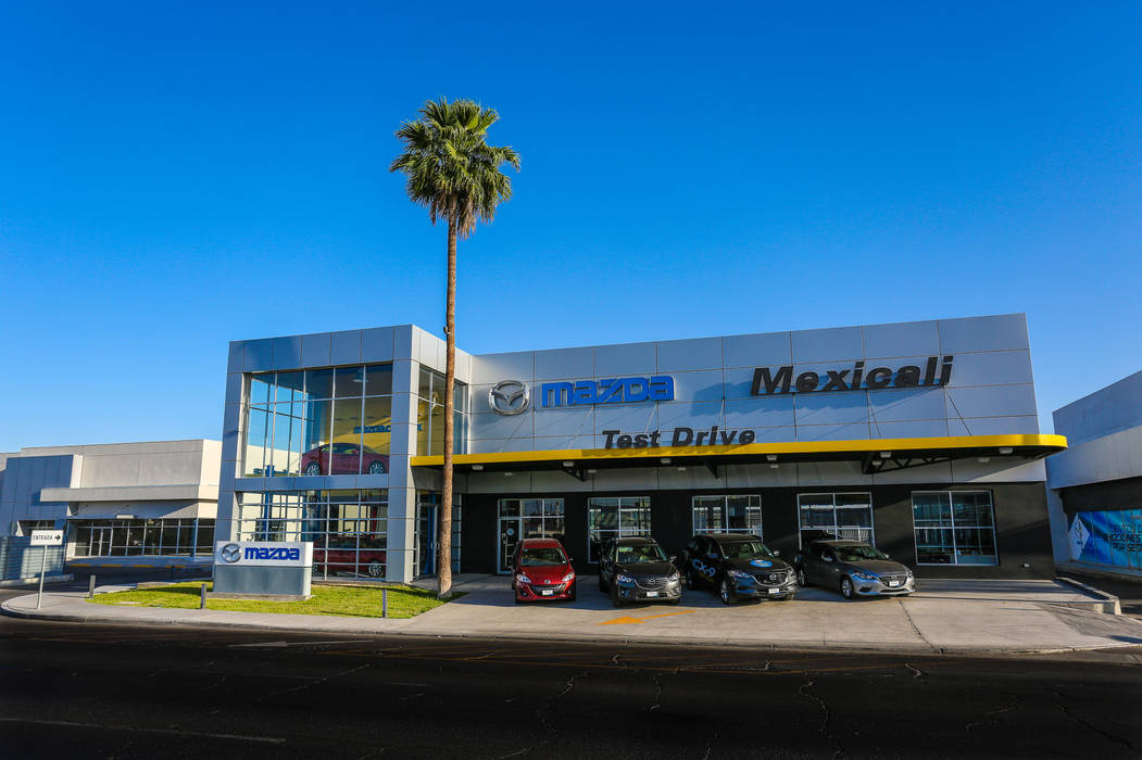 ​MAZDA MEXICALI,MEXICO Grupo HEER arquitectura + contruccion Espacios comerciales Concesionarias de automóviles