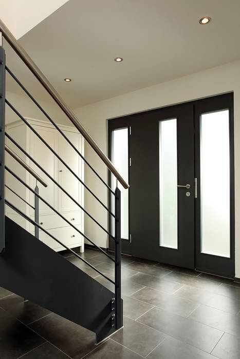 homify Modern Corridor, Hallway and Staircase