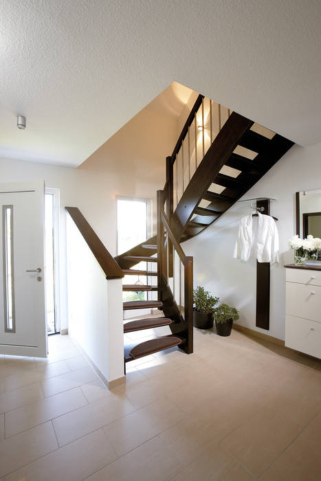 homify Modern Corridor, Hallway and Staircase