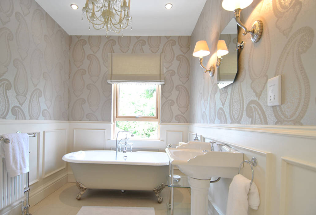 Family Bathroom CLAIRE HAMMOND INTERIORS Classic style bathroom Bathtubs & showers