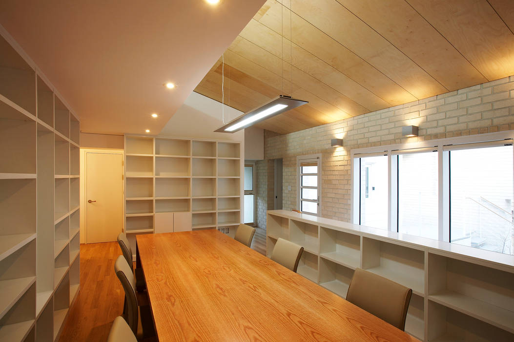 인천 검암동 주택, (주)건축사사무소 아뜰리에십칠 (주)건축사사무소 아뜰리에십칠 Salon moderne