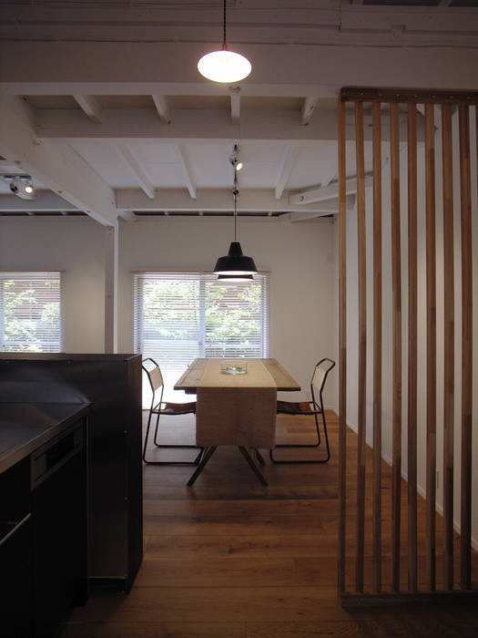 「stri-ep house SHIMOYAMAGUCHI」, vibe design inc. vibe design inc. Comedores de estilo ecléctico