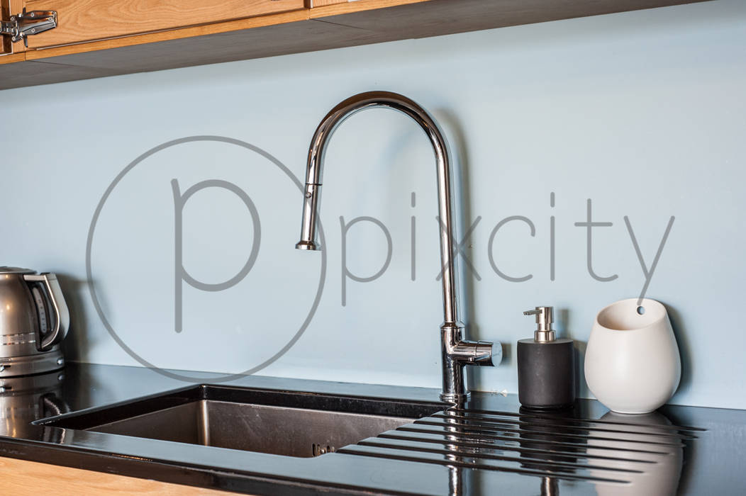 Cuisine rénovée, Pixcity Pixcity 現代廚房設計點子、靈感&圖片 洗手台與水龍頭