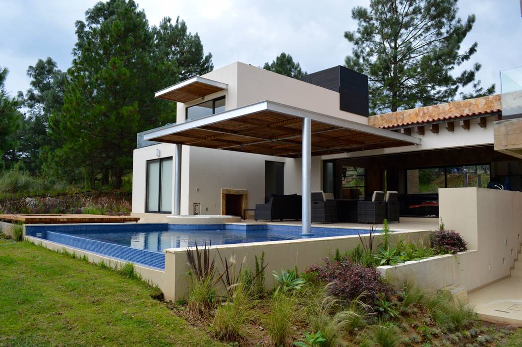 Casa en Valle de Bravo, Revah Arqs Revah Arqs Piscinas de estilo moderno