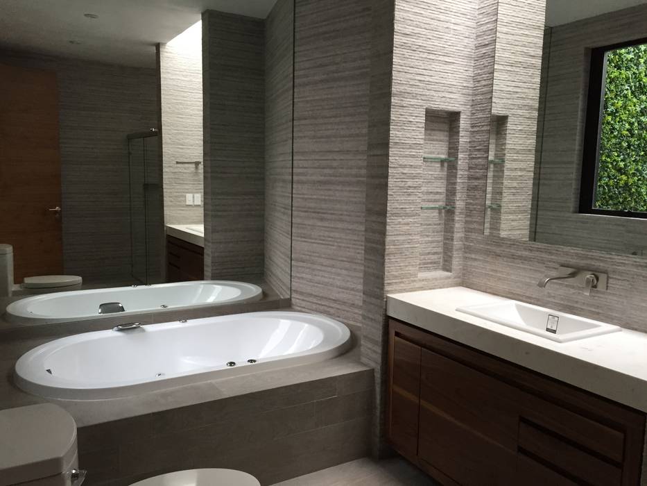 Casa en Interlomas, Revah Arqs Revah Arqs Modern bathroom