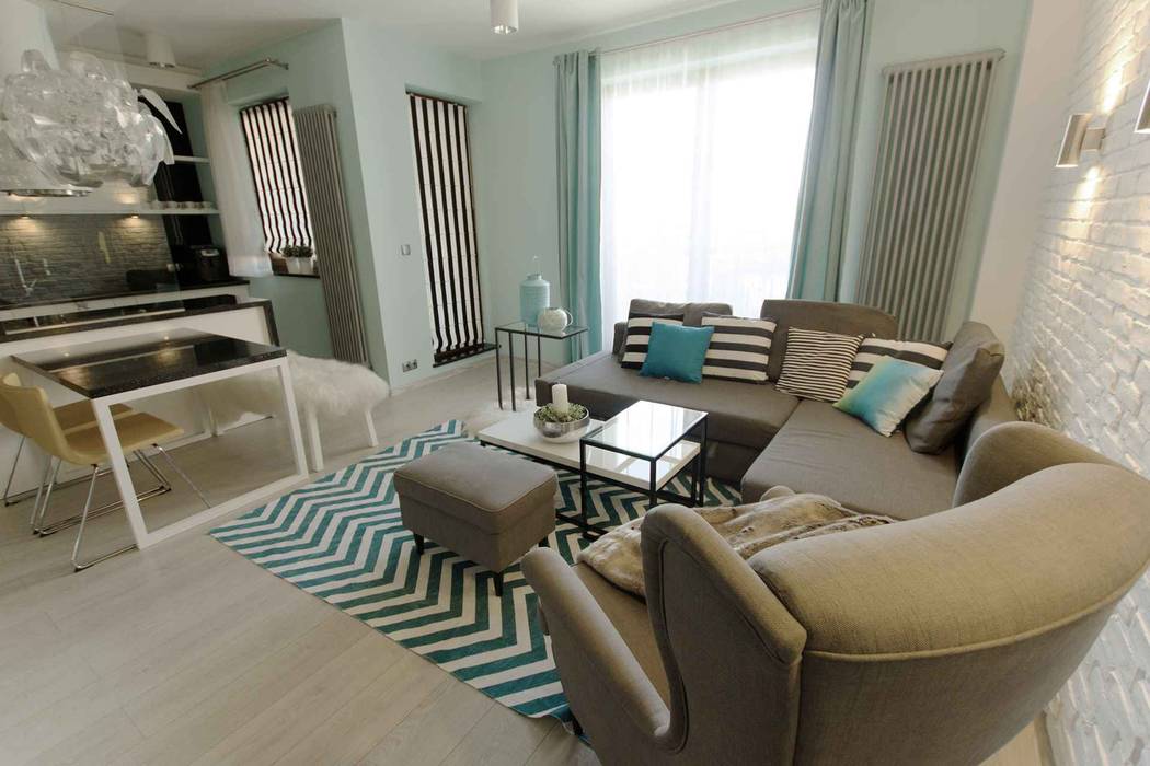 Mieszkanie z cegłą w tle, FAJNY PROJEKT FAJNY PROJEKT Salones de estilo moderno Vidrio